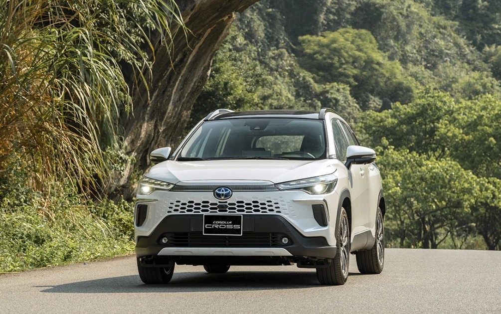 Gi&aacute; lăn b&aacute;nh Toyota Corolla Cross cập nhật đầu th&aacute;ng 2/2026 si&ecirc;u rẻ, đẩy Kia Seltos v&agrave;o \'thế kh&oacute;\'