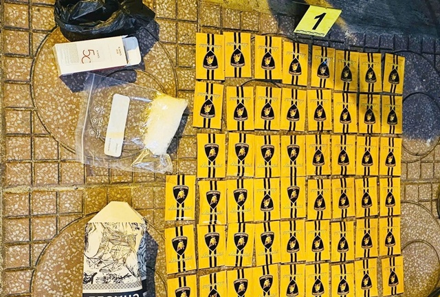 C&ocirc;ng an ập v&agrave;o kh&aacute;ch sạn ở An Giang, bắt quả tang đ&ocirc;i nam nữ đang l&agrave;m chuyện đ&aacute;ng xấu hổ