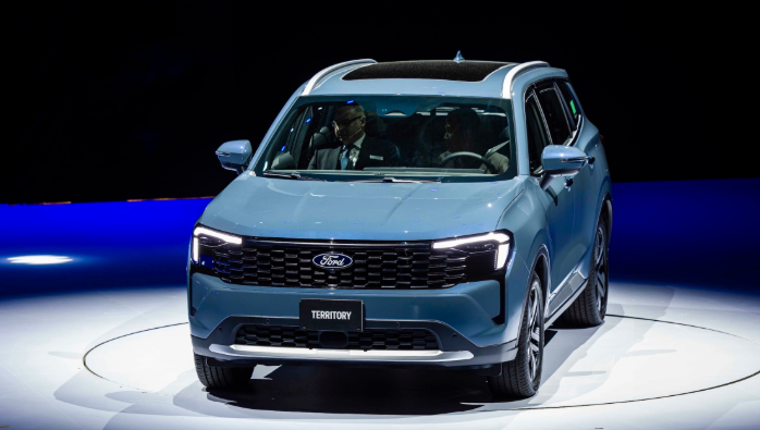 Điểm tin &ocirc; t&ocirc; 11/2: Innova Cross HEV giảm &lsquo;chạm đ&aacute;y&rsquo;, gi&aacute; xe Ford mới nhất th&aacute;ng 2/2026