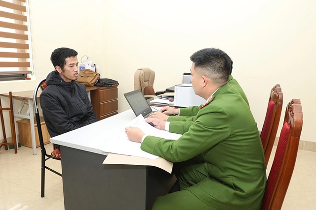 Danh t&iacute;nh t&agrave;i xế xe tải đ&acirc;m &ocirc; t&ocirc; con văng xuống suối rồi bỏ chạy, h&eacute; lộ lời khai tại c&ocirc;ng an