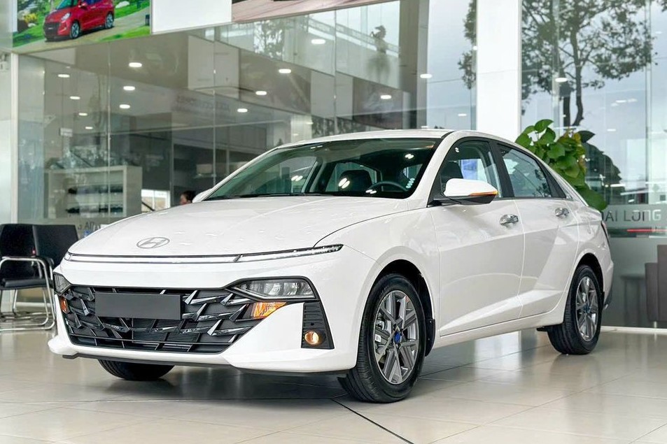 Hyundai Accent ưu đ&atilde;i khủng giảm gi&aacute; lăn b&aacute;nh giữa th&aacute;ng 2/2026, hạ gục Honda City v&agrave; Toyota Vios