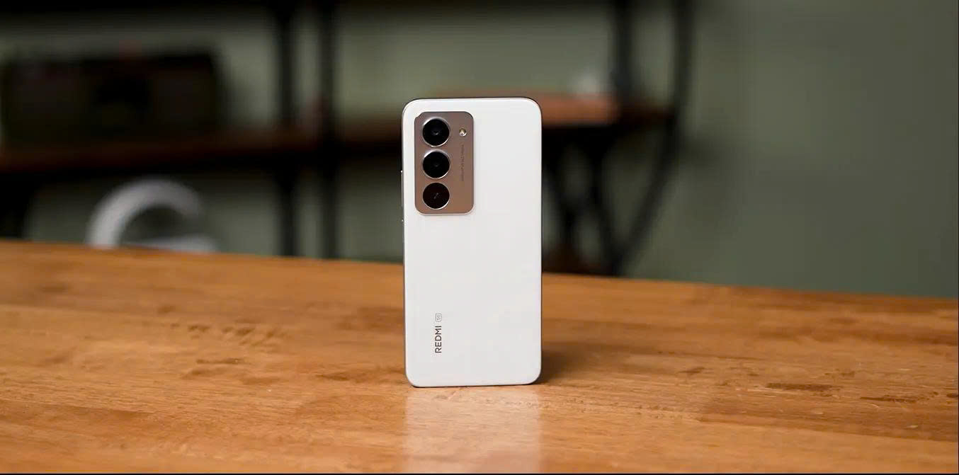 Đ&acirc;y l&agrave; chiếc điện thoại Xiaomi gi&aacute; dưới 5 triệu m&agrave;n to như iPhone 17 Pro Max, pin khủng &aacute;p đảo Galaxy S25