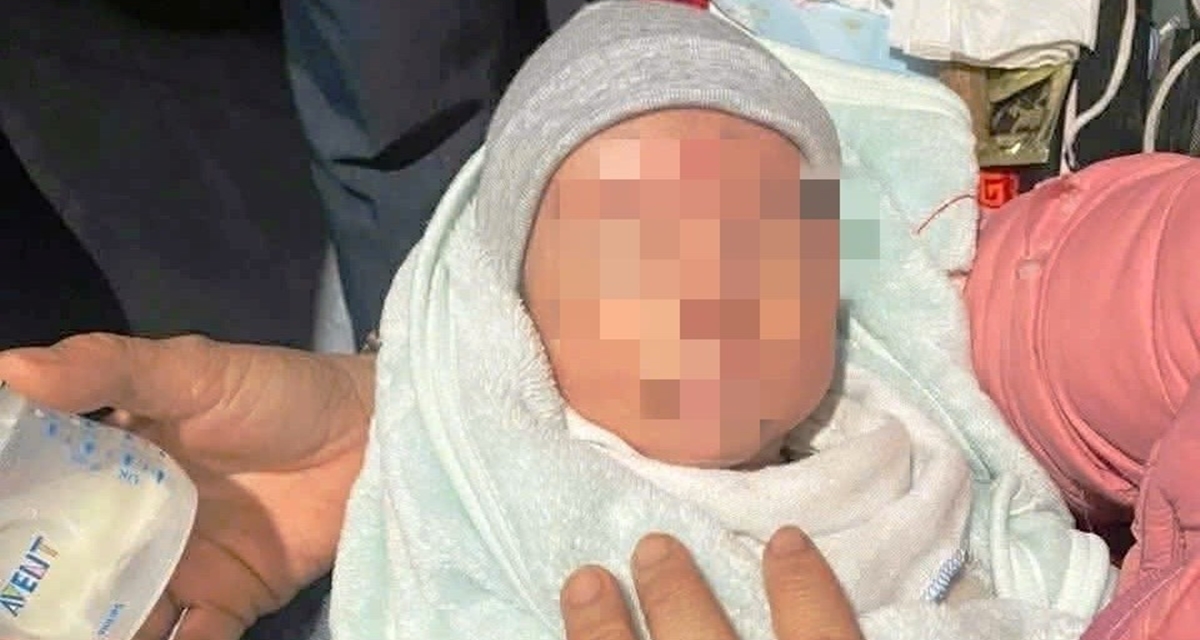 T&igrave;nh h&igrave;nh của b&eacute; trai bị bỏ rơi trước cửa nh&agrave; d&acirc;n ở Ninh B&igrave;nh, h&eacute; lộ nội dung bức thư người mẹ trẻ để lại