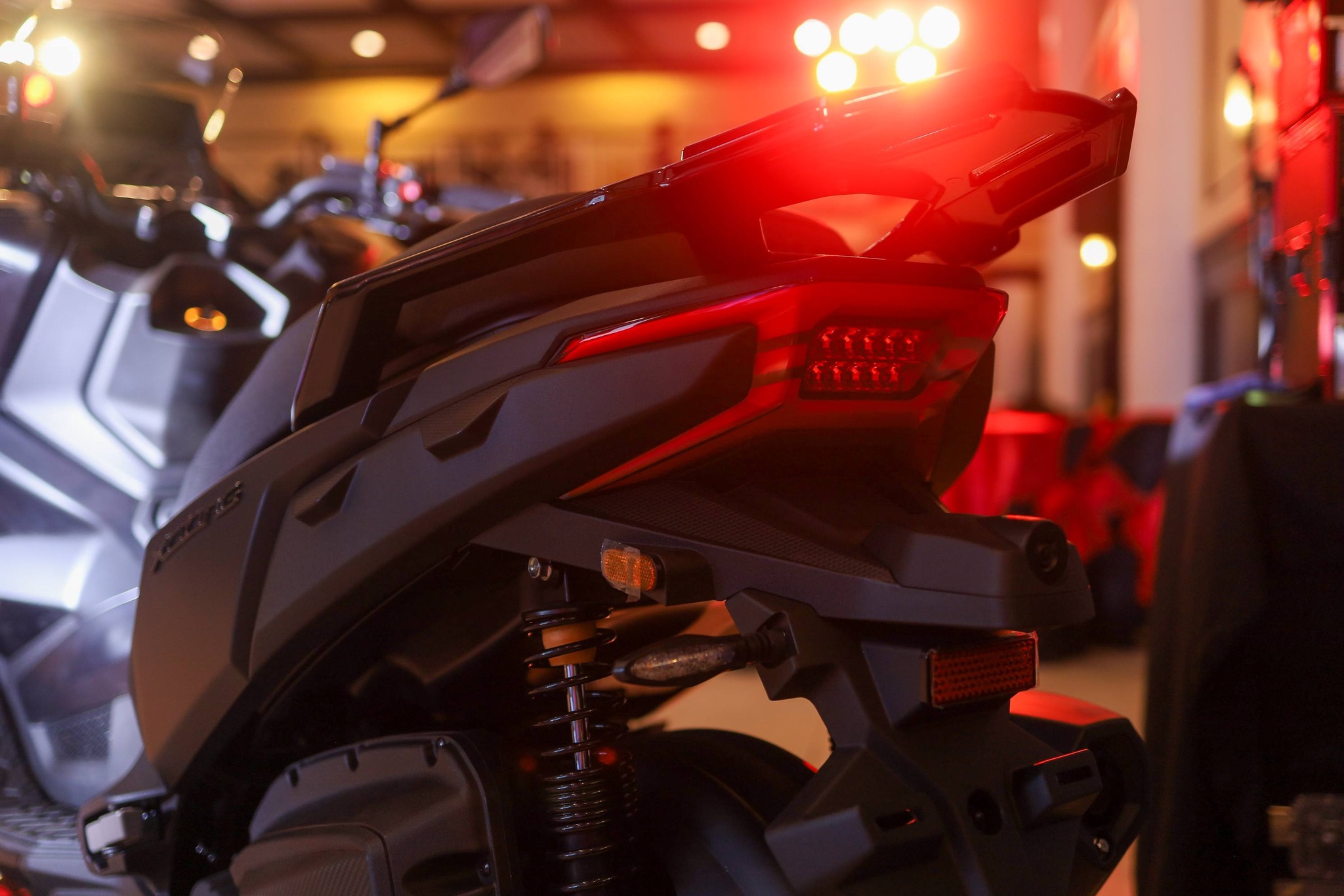 Tuy&ecirc;n chiến Honda SH, &lsquo;vua xe ga&rsquo; mới đẹp hơn Air Blade ra mắt, c&oacute; m&agrave;n TFT khủng, gi&aacute; 105 triệu đồng