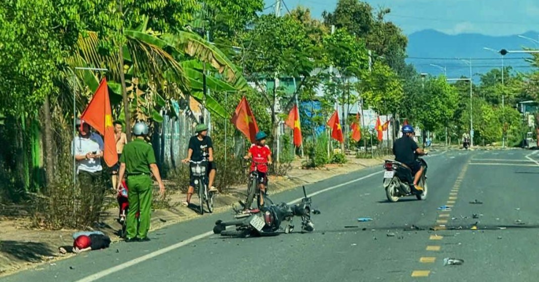 Hiện trường tan n&aacute;t vụ va chạm nghi&ecirc;m trọng giữa hai xe m&aacute;y ở L&acirc;m Đồng khiến 2 người tử vong