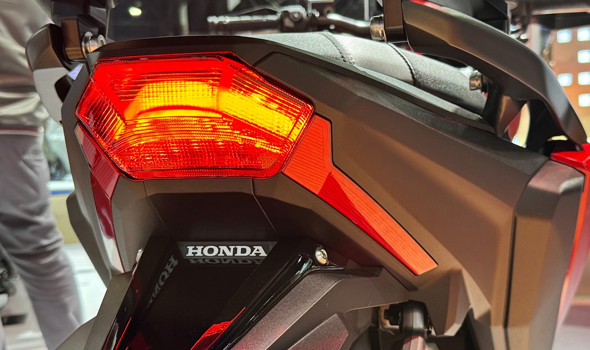 Honda ch&iacute;nh thức ra mắt &lsquo;vua xe ga&rsquo; mới chất hơn SH v&agrave; SH Mode: C&oacute; ABS 2 k&ecirc;nh, m&agrave;n TFT n&eacute;t, gi&aacute; mềm