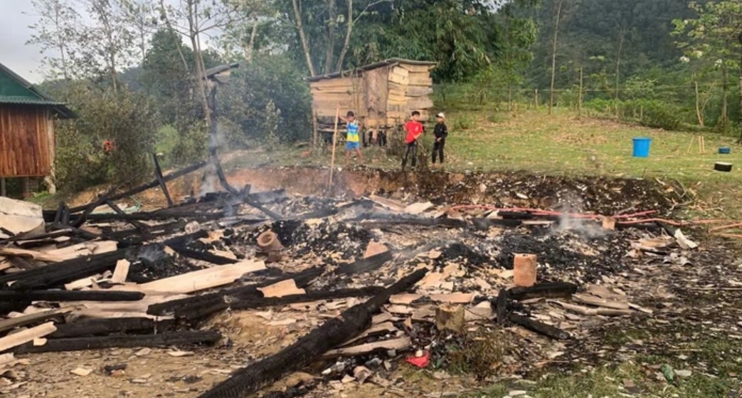 X&oacute;t xa hiện trường ng&ocirc;i nh&agrave; ở Quảng Trị bị ch&aacute;y rụi ho&agrave;n to&agrave;n ng&agrave;y m&ugrave;ng 2 Tết trong thời gian ngắn