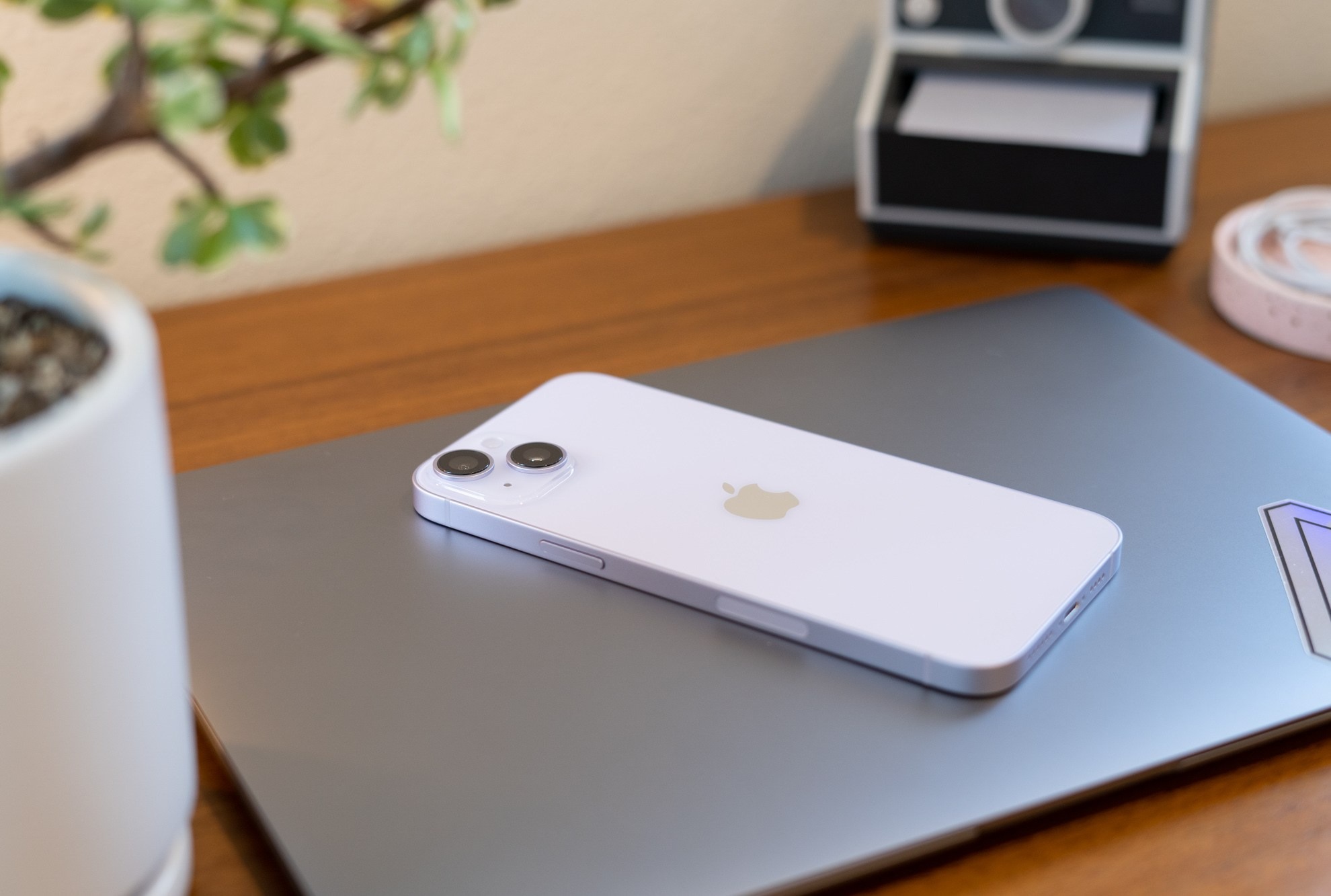 Đ&acirc;y l&agrave; chiếc iPhone pin tr&acirc;u nhất hiện nay, gi&aacute; giờ đ&atilde; \'cực &ecirc;m\' để ai cũng c&oacute; thể sở hữu