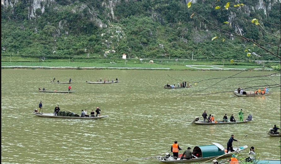 Cập nhật th&ocirc;ng tin mới nhất vụ lật thuyền trong một gia đ&igrave;nh khiến 2 người mất t&iacute;ch, 2 người tử vong