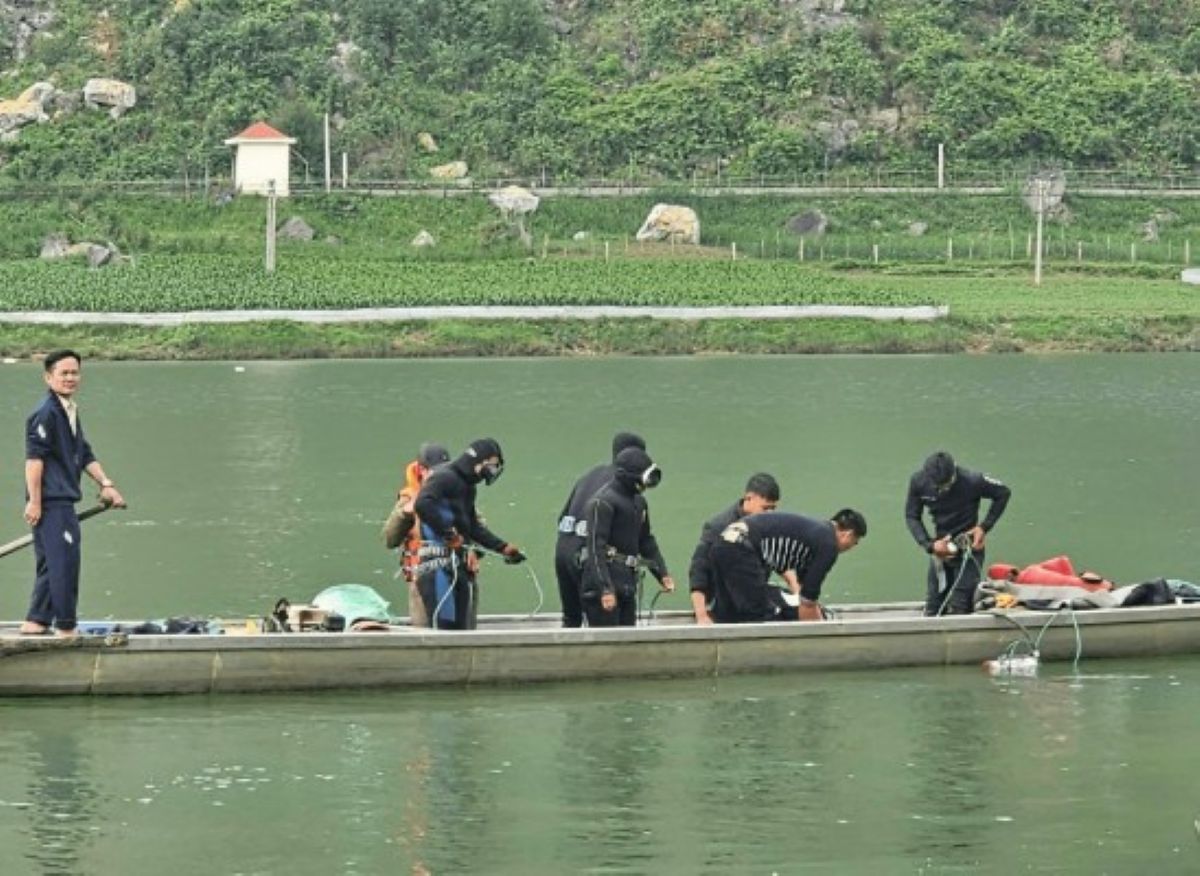 Vụ lật thuyền chở 7 người tr&ecirc;n S&ocirc;ng Gianh: Đ&atilde; t&igrave;m thấy thi thể người &ocirc;ng, nỗi đau bao tr&ugrave;m gia đ&igrave;nh