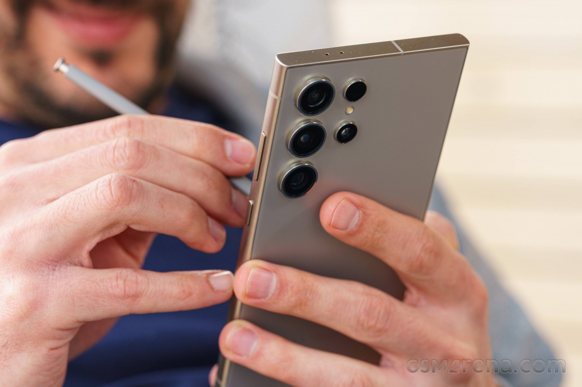 Bảng gi&aacute; Galaxy S24 Series m&ugrave;ng 4 Tết: Galaxy S24 Ultra rẻ kỷ lục, Galaxy S24 FE ngang m&aacute;y tầm trung