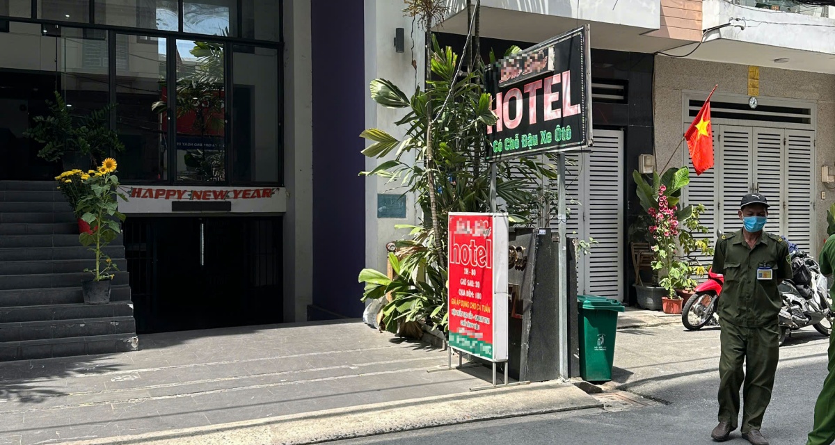 Hiện trường kh&aacute;ch ngoại quốc tử vong b&iacute; ẩn trong kh&aacute;ch sạn TP.HCM, h&eacute; lộ t&igrave;nh tiết ban đầu