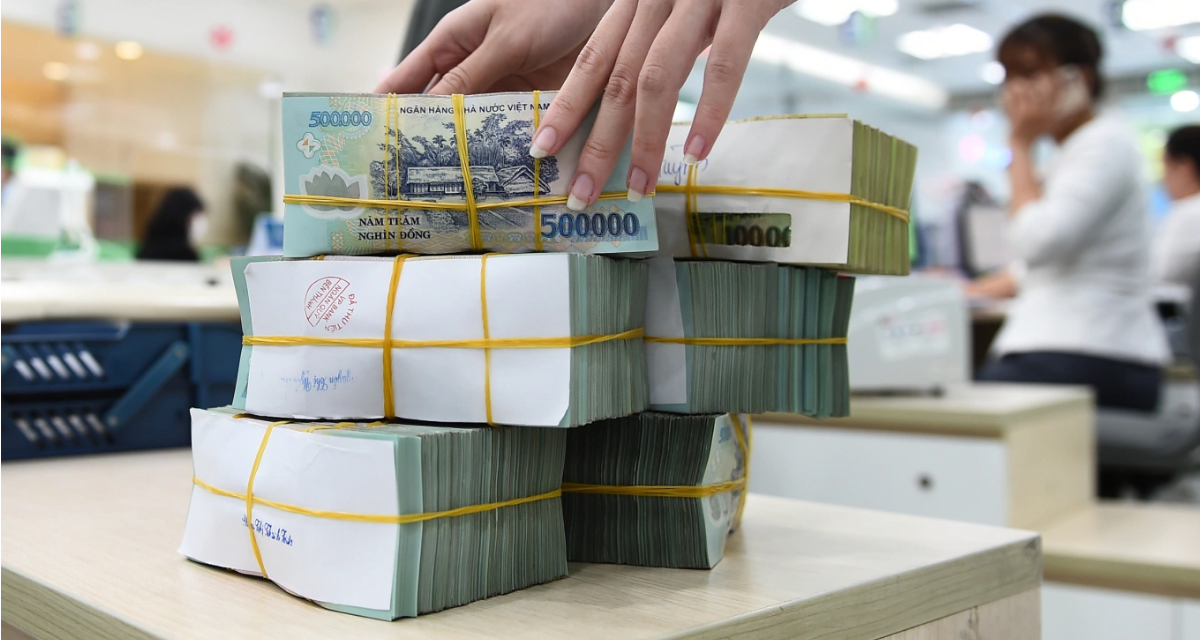 Tiền gửi ng&acirc;n h&agrave;ng th&agrave;nh &lsquo;g&agrave; đẻ trứng v&agrave;ng&rsquo;, loạt &ocirc;ng lớn bội thu ngh&igrave;n tỷ