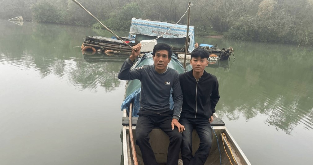 Vụ gia đ&igrave;nh 7 người bị lật thuyền s&ocirc;ng Gianh: Hai ngư d&acirc;n kể lại qu&aacute; tr&igrave;nh cứu sống 3 người gặp nạn