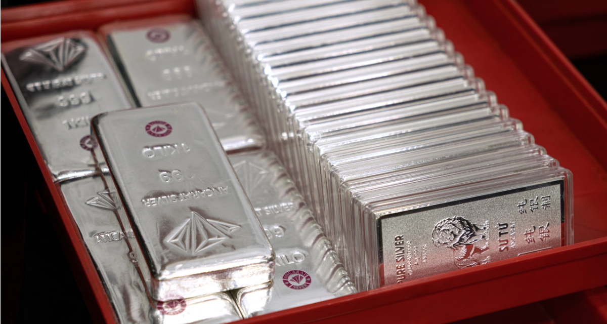 Gi&aacute; bạc h&ocirc;m nay 24/2: &Aacute;p s&aacute;t đỉnh mới, s&oacute;ng tăng c&ograve;n k&eacute;o d&agrave;i?