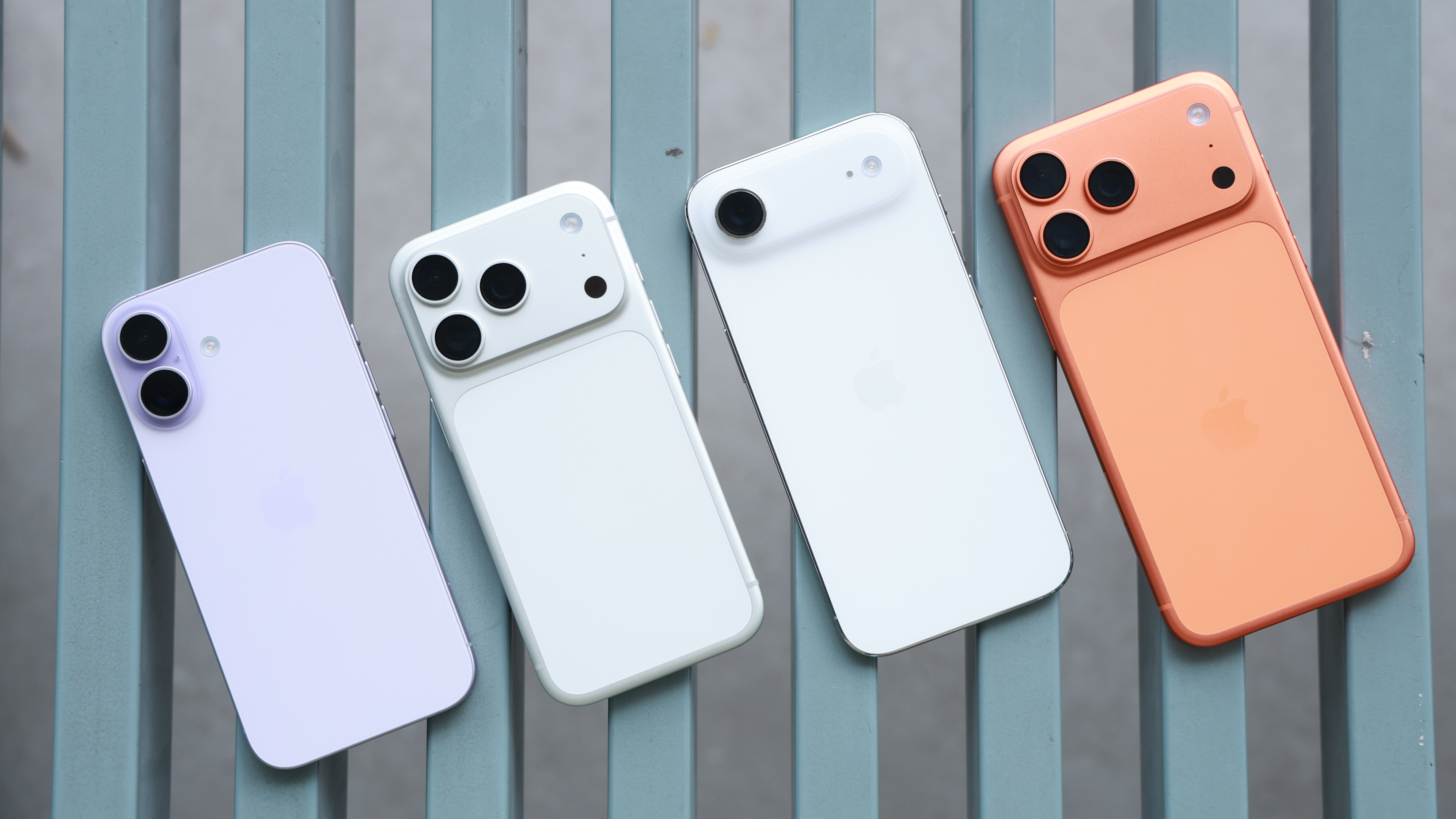 Bảng gi&aacute; iPhone 17 mới nhất đầu năm 2026: iPhone 17 rẻ kỷ lục, iPhone 17 Pro Max giảm s&acirc;u hấp dẫn