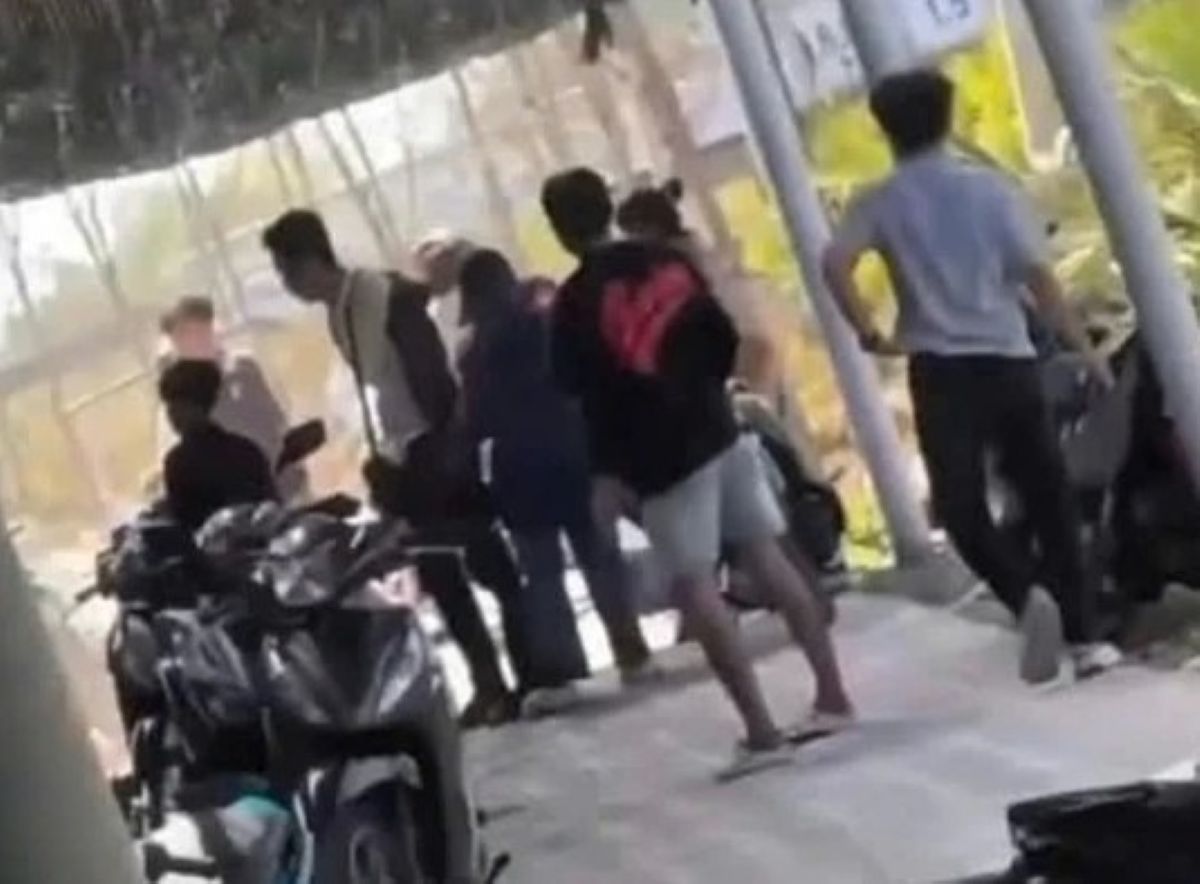 C&agrave; Mau: N&eacute;m gạch đ&aacute; lẫn nhau do m&acirc;u thuẫn thanh to&aacute;n tiền, một ch&aacute;u b&eacute; 11 tuổi bị thương nặng