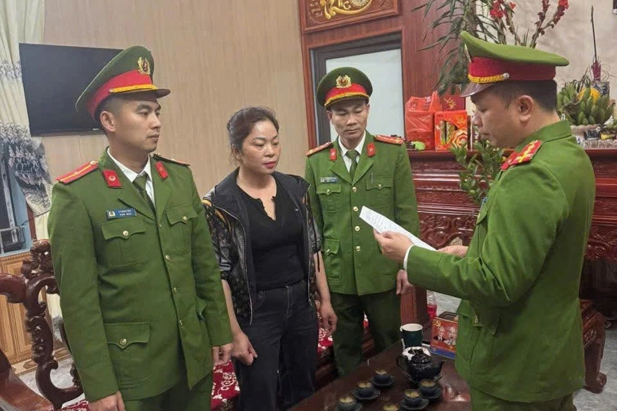 Thu tiền đỗ xe tr&aacute;i ph&eacute;p v&agrave;o đền b&agrave; ch&uacute;a Then: V&igrave; sao c&oacute; thể bị xử l&yacute; h&igrave;nh sự d&ugrave; số tiền nhỏ?