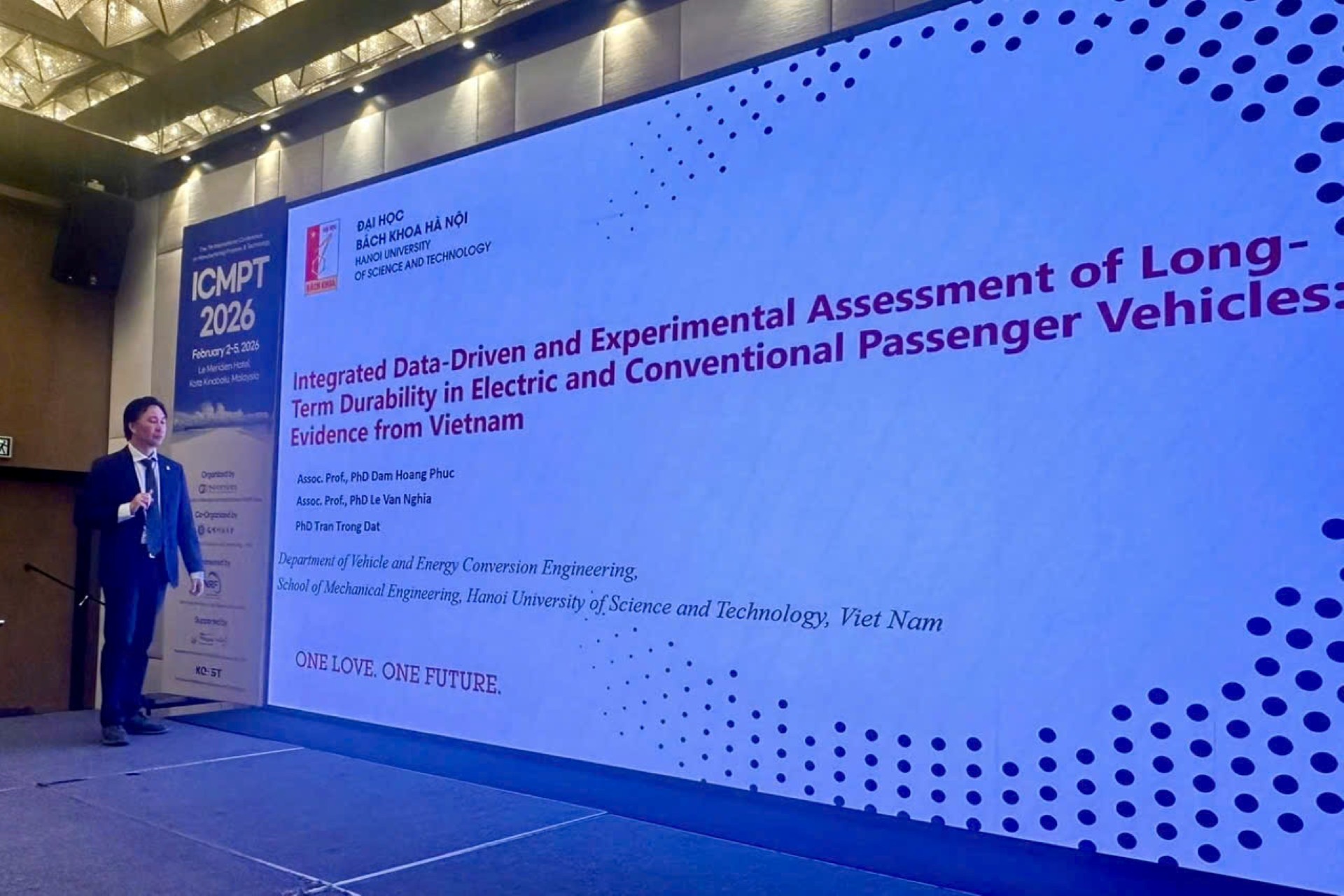 PGS TS Đ&agrave;m Ho&agrave;ng Ph&uacute;c: &lsquo;Khoảng c&aacute;ch về độ bền xe điện so với xe xăng sẽ ng&agrave;y c&agrave;ng mở rộng hơn&rsquo; ảnh 1