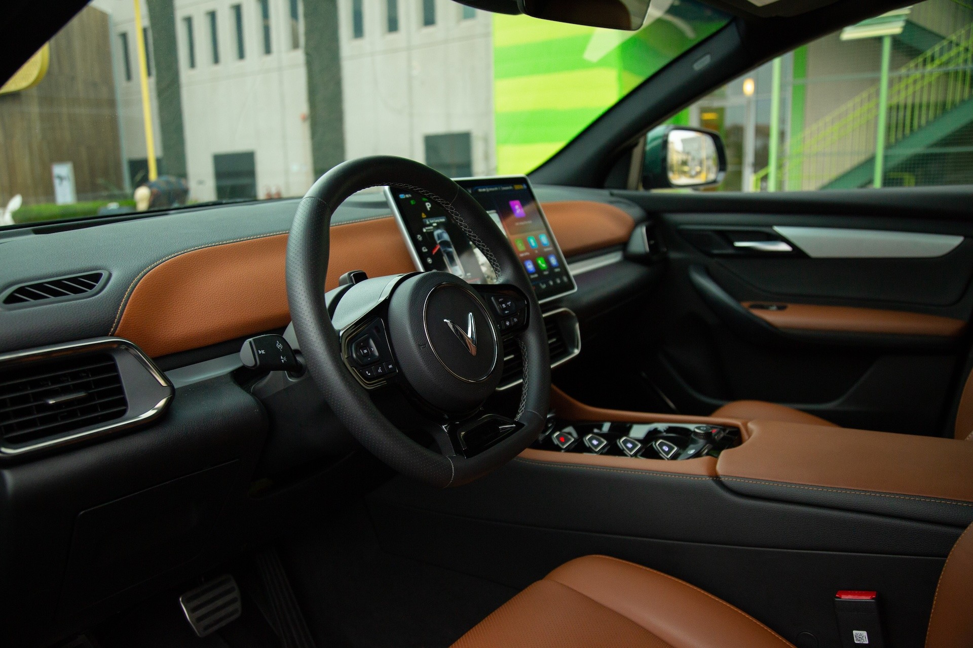 VinFast VF 9: &lsquo;Ng&ocirc;i nh&agrave; di động 4 khủng&rsquo; cho doanh nh&acirc;n, gi&aacute; lăn b&aacute;nh chỉ tương đương SUV cỡ D ảnh 2