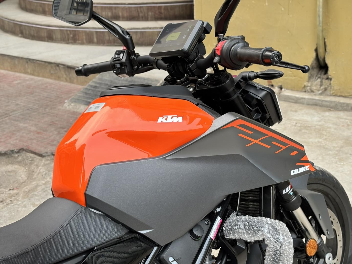 &lsquo;Đ&egrave; bẹp&rsquo; Yamaha Exciter, &lsquo;vua c&ocirc;n tay&rsquo; 250cc mới &lsquo;xịn&rsquo; hơn Honda Winner R ra mắt gi&aacute; 53,3 triệu đồng ảnh 3