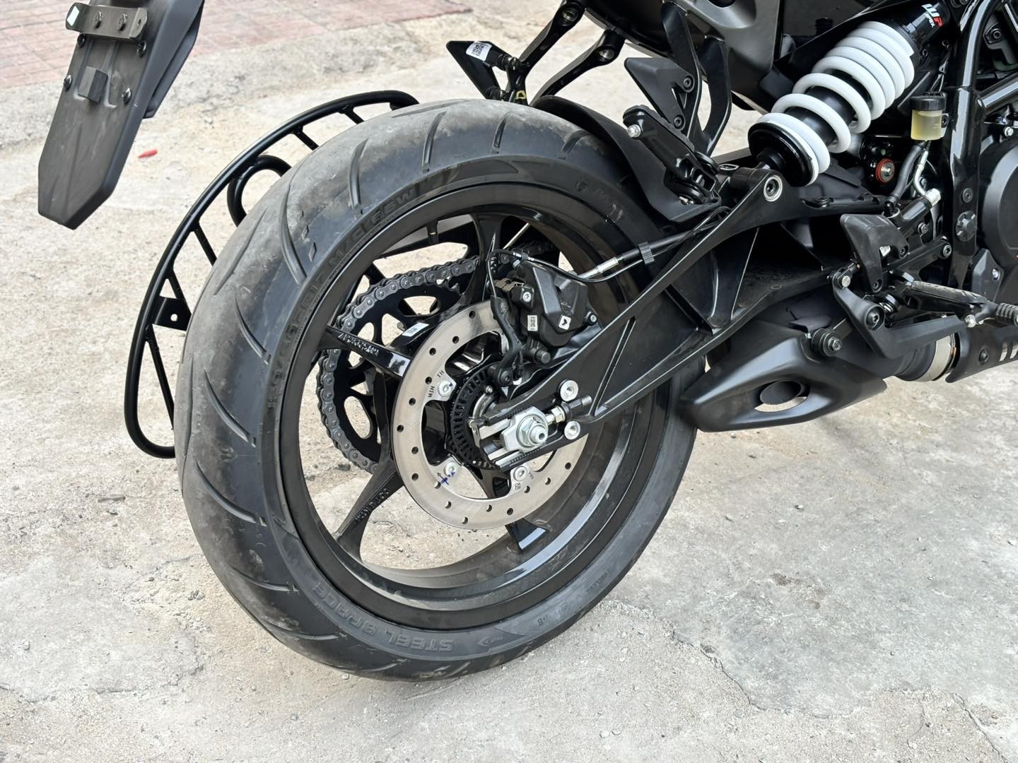 &lsquo;Đ&egrave; bẹp&rsquo; Yamaha Exciter, &lsquo;vua c&ocirc;n tay&rsquo; 250cc mới &lsquo;xịn&rsquo; hơn Honda Winner R ra mắt gi&aacute; 53,3 triệu đồng ảnh 6