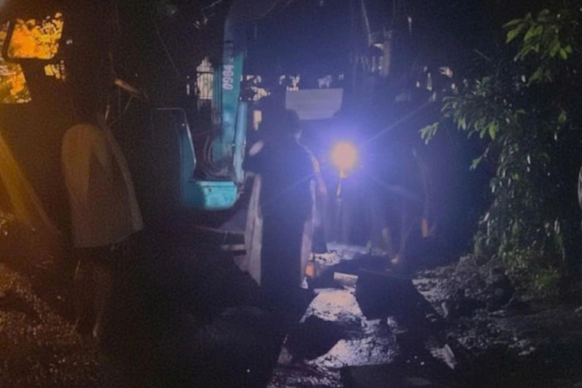 Người đ&agrave;n &ocirc;ng bị cuốn xuống cống tử vong khi đang vớt r&aacute;c: Gia cảnh khiến nhiều người nghẹn l&ograve;ng