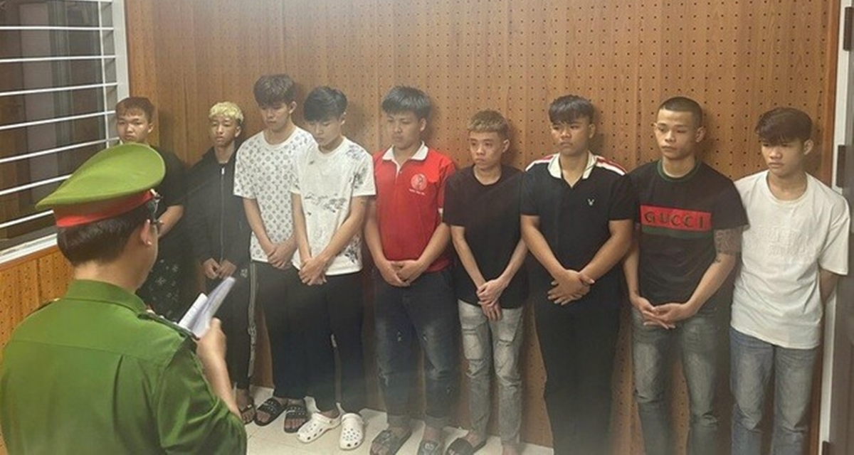 Khởi tố 13 thanh ni&ecirc;n &eacute;p xe, truy đuổi khiến 1 người v&ocirc; tội thiệt mạng, kẻ duy nhất đang bỏ trốn l&agrave; ai?