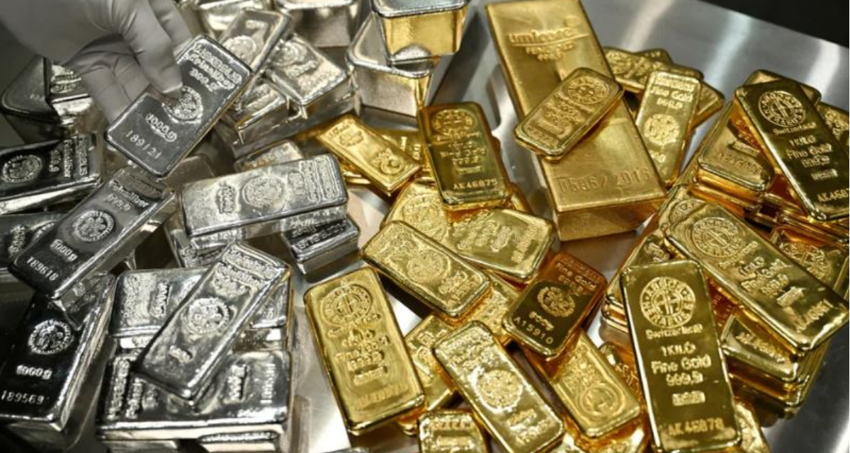 Quỹ v&agrave;ng lớn nhất thế giới &lsquo;&aacute;n binh&rsquo;, iShares Silver Trust xả hơn 200 tấn bạc trong 4 ng&agrave;y