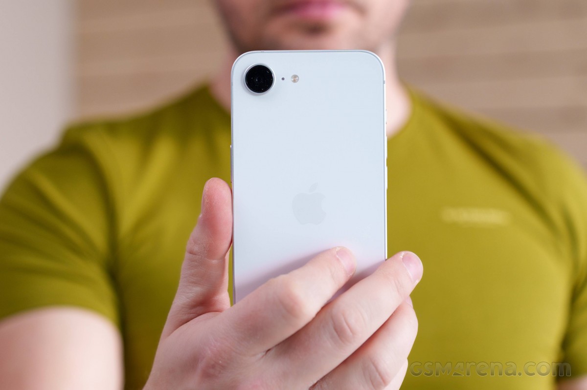 Đ&acirc;y l&agrave; mẫu iPhone chip mạnh như iPhone 16, gi&aacute; rẻ như b&egrave;o vẫn bị khai tử ở Việt Nam 