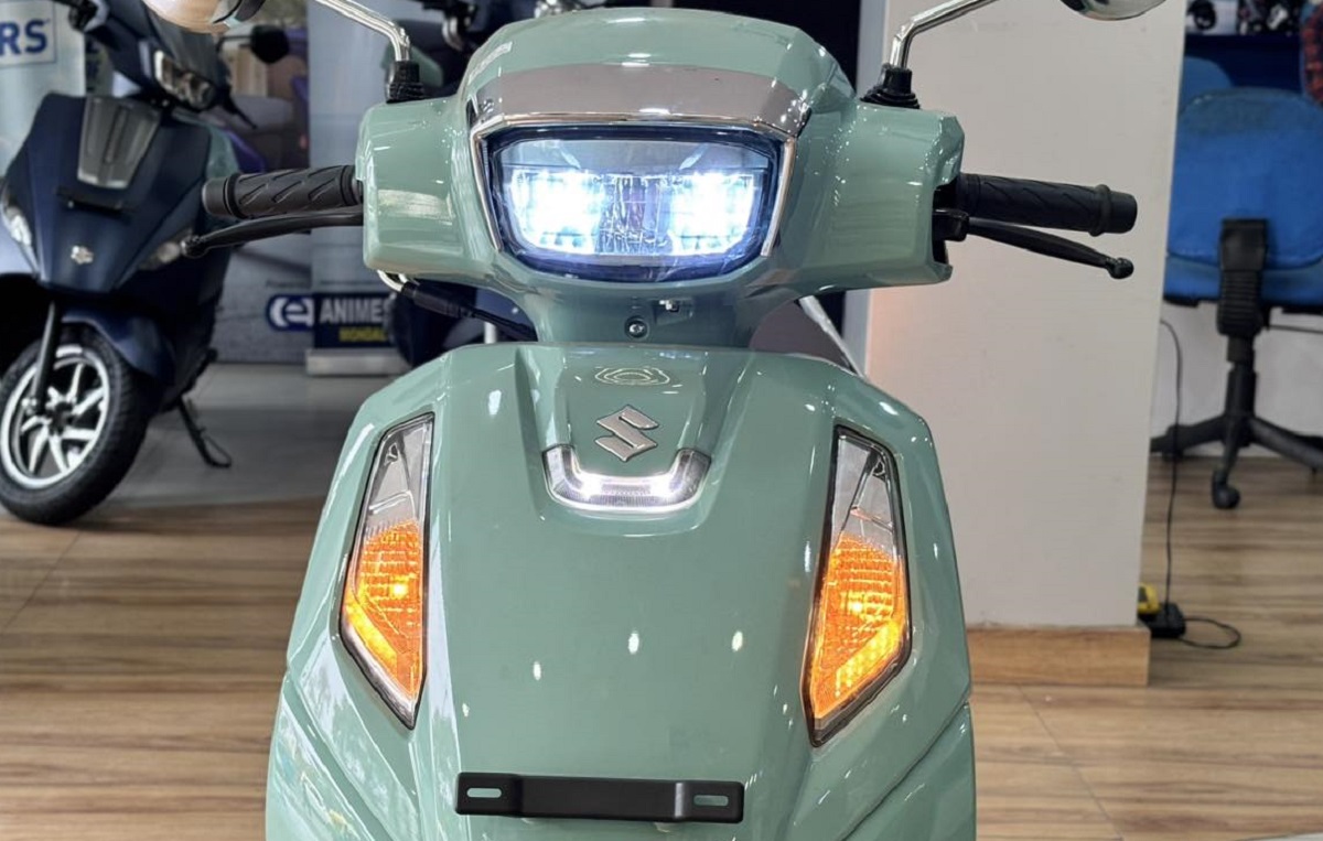 Suzuki ch&iacute;nh thức mở b&aacute;n &lsquo;xe ga quốc d&acirc;n&rsquo; 125cc mới gi&aacute; 23 triệu đồng: Đẳng cấp hơn cả Honda SH Mode