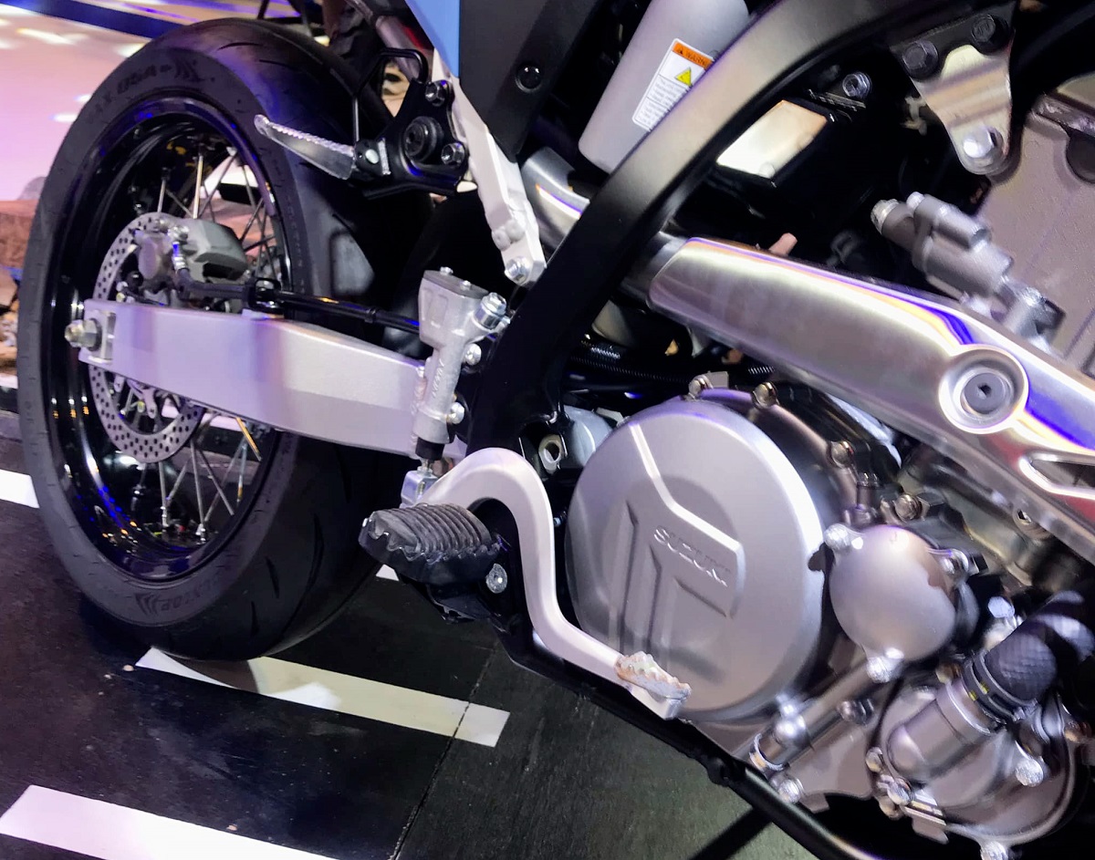 Tin xe m&aacute;y 4/3: &lsquo;Huyền thoại c&ocirc;n tay&rsquo; mới của Suzuki ra mắt, đẳng cấp hơn Honda Winner R, gi&aacute; dễ mua