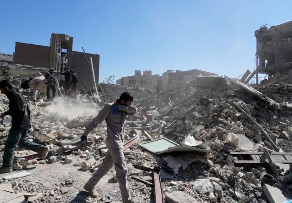 Chiến sự Trung Đ&ocirc;ng chiều 4/3: Mỹ n&acirc;ng mức cảnh b&aacute;o to&agrave;n v&ugrave;ng, Israel tập k&iacute;ch \'đầu n&atilde;o\' Iran