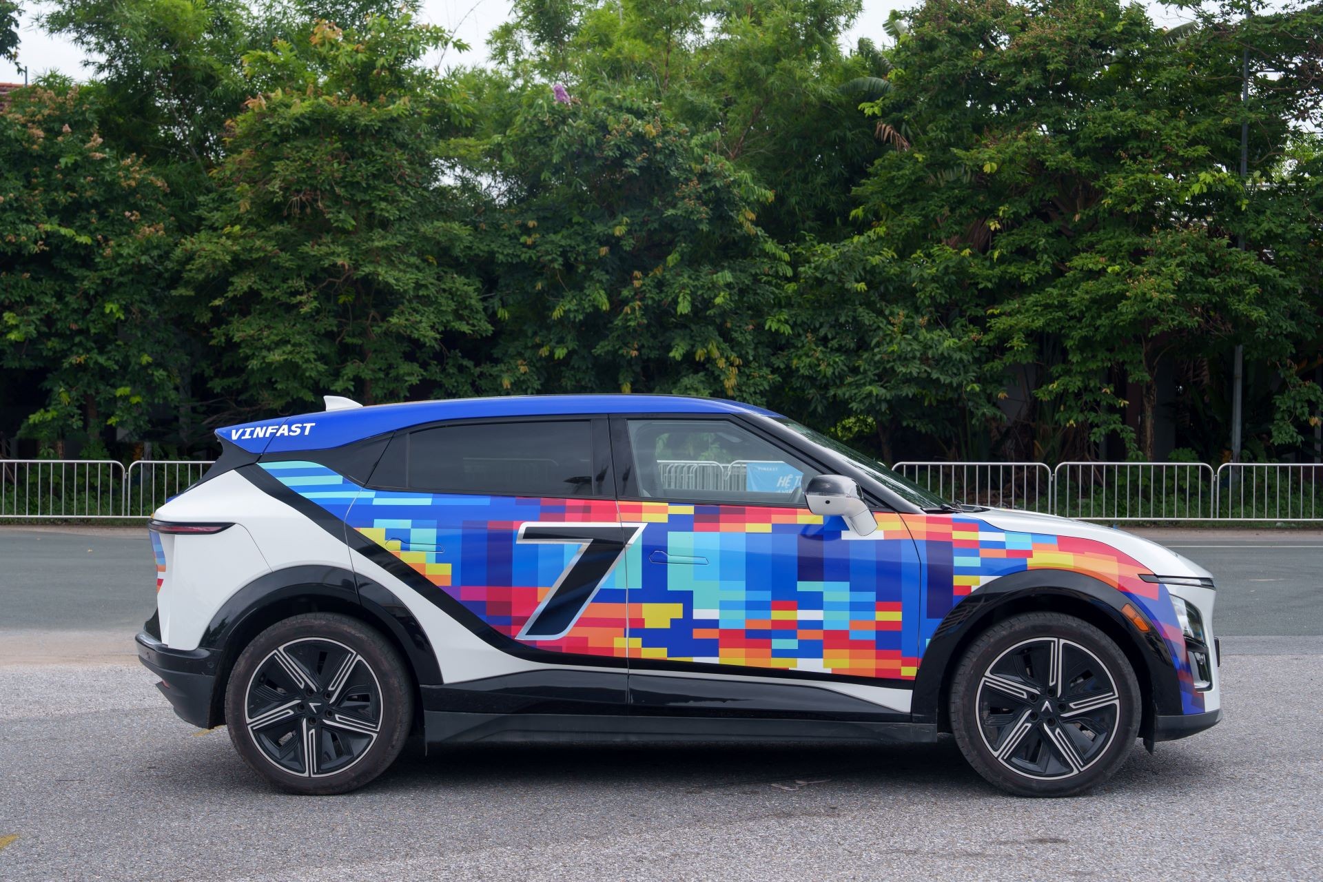 Mua xe 0 đồng với l&atilde;i suất cố định, VinFast VF 7 tăng sức n&oacute;ng trong ph&acirc;n kh&uacute;c C-SUV ảnh 2