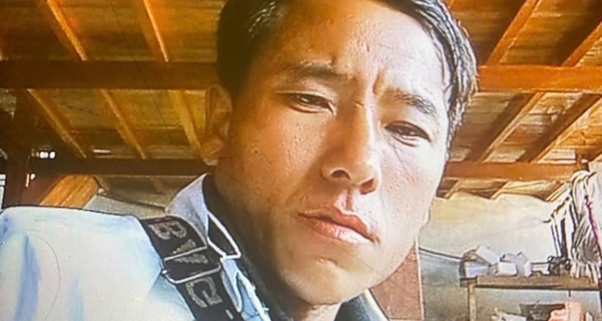 Danh t&iacute;nh nghi phạm s&aacute;t hại người phụ nữ trước s&acirc;n nh&agrave;, được t&igrave;m thấy trong t&igrave;nh trạng nguy kịch