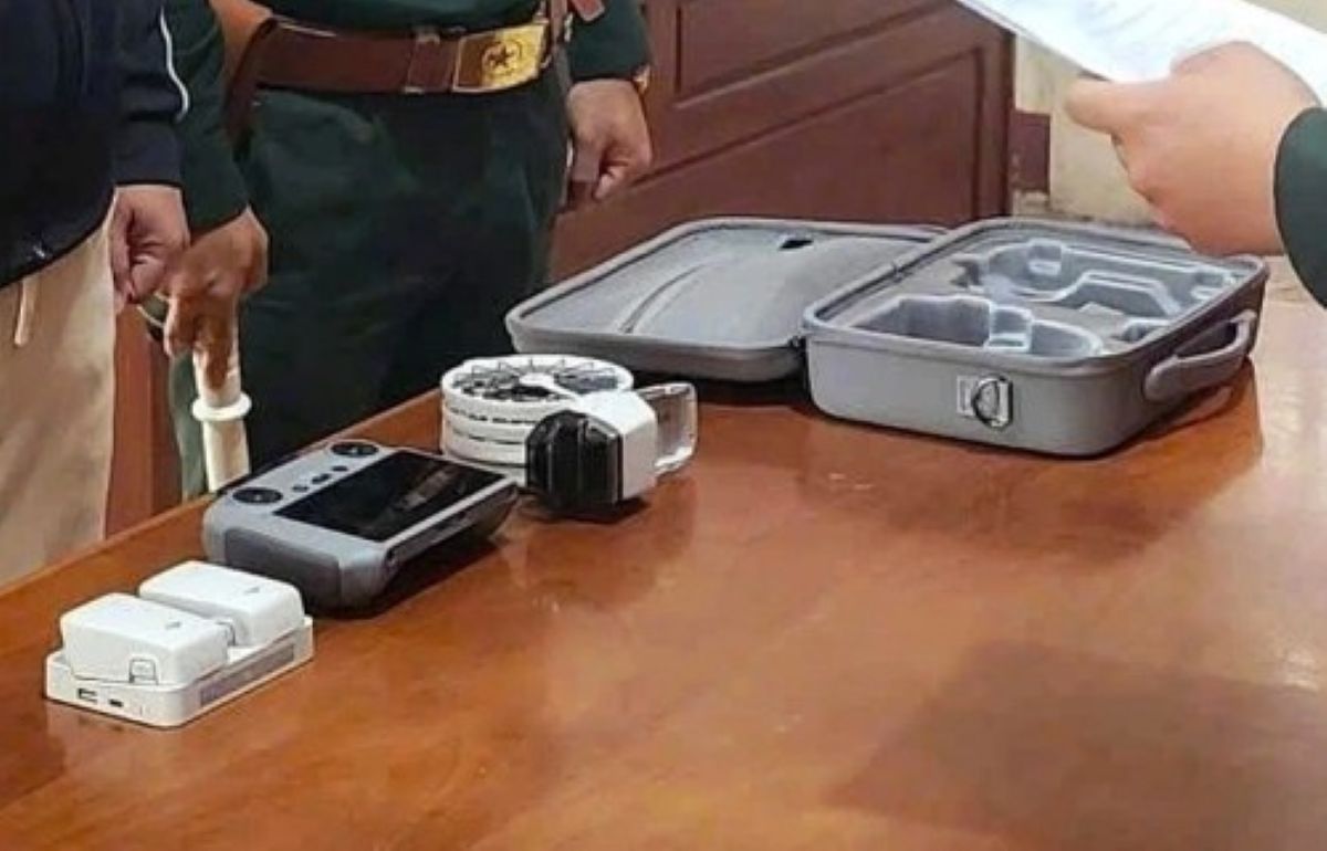 Tự &yacute; bay flycam gần Cảng Li&ecirc;n Chiểu, người đ&agrave;n &ocirc;ng mất 2,5 triệu đồng v&agrave; cả phương tiện