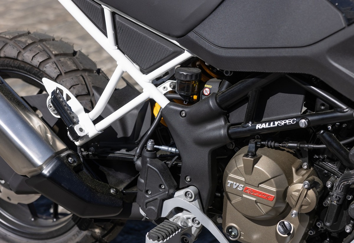 &lsquo;Vua c&ocirc;n tay&rsquo; mới chất hơn Honda Winner R ch&iacute;nh thức ra mắt: C&oacute; ABS, m&agrave;n TFT si&ecirc;u n&eacute;t, gi&aacute; hấp dẫn