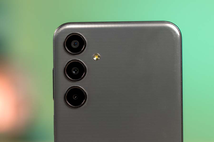 Galaxy M35 5G rẻ như rau, smartphone tầm trung pin 6000 mAh rẻ nhất Việt Nam, trội hơn iPhone 17e