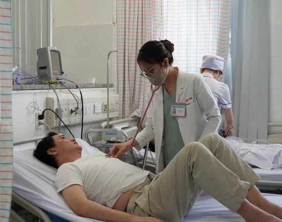 Li&ecirc;n tiếp c&oacute; người nhập viện sau khi ăn \'b&aacute;nh m&igrave; kh&ocirc;ng t&ecirc;n\' ở TP.HCM, chủ qu&aacute;n bị đề nghị phạt nặng