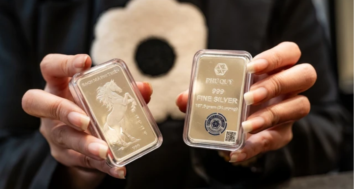 Gi&aacute; bạc h&ocirc;m nay 5/3: Quay đầu giảm mạnh, c&oacute; loại mất hơn 1 triệu đồng/kg