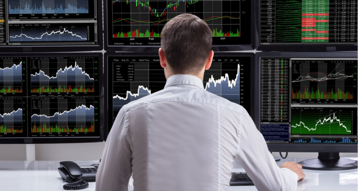 Khối ngoại bất ngờ &lsquo;xả&rsquo; hơn 3.200 tỷ đồng trong một phi&ecirc;n, cổ phiếu n&agrave;o chịu &aacute;p lực lớn nhất?