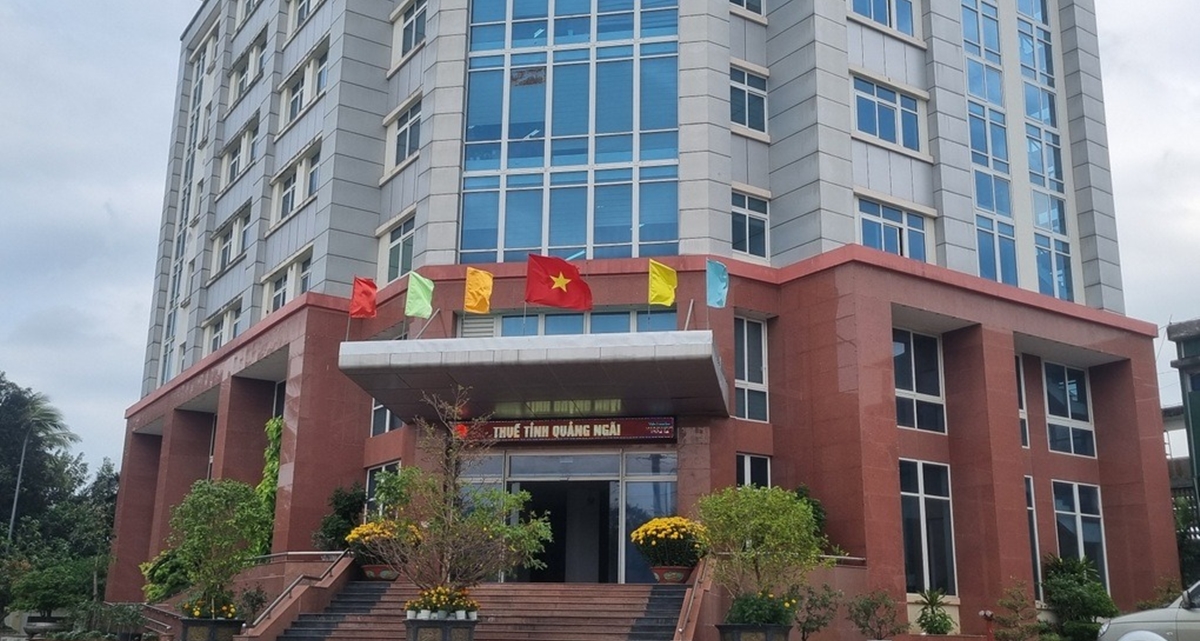 L&atilde;nh đạo Thuế tỉnh Quảng Ng&atilde;i l&ecirc;n tiếng vụ thuế xin tiền &lsquo;động vi&ecirc;n tinh thần c&aacute;n bộ&rsquo;, ai l&agrave; người y&ecirc;u cầu?