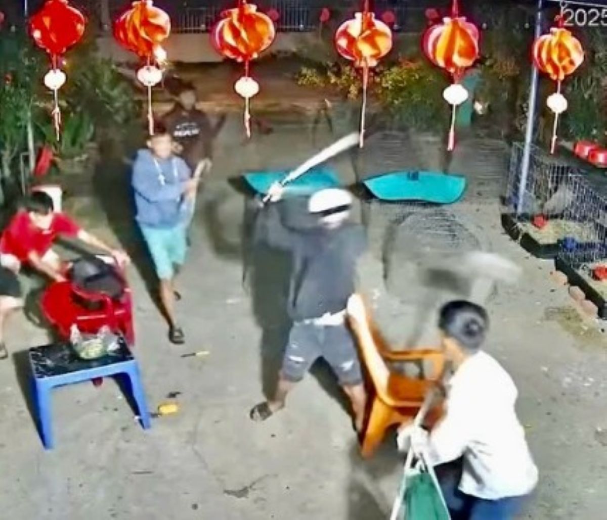 V&aacute;c dao chặt xương để ch&eacute;m người trong đ&ecirc;m ở Gia L&acirc;m, H&agrave; Nội: Hung thủ c&oacute; qu&aacute; khứ đen tối cỡ n&agrave;o?