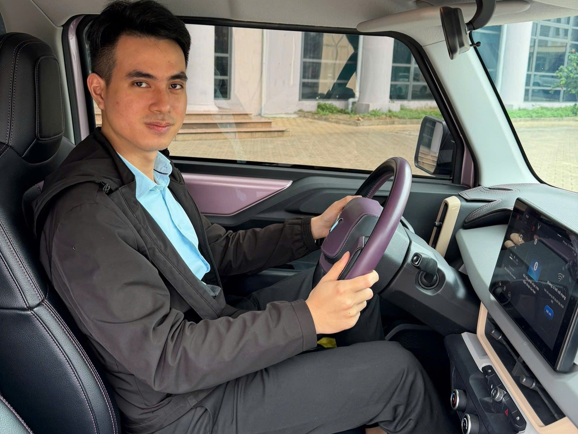 Chủ xe Nghệ An: &lsquo;Từ l&uacute;c mua VinFast VF 3, đi uống c&agrave; ph&ecirc;, ăn b&aacute;t phở chẳng ngại chỗ đỗ xe&rsquo; ảnh 2