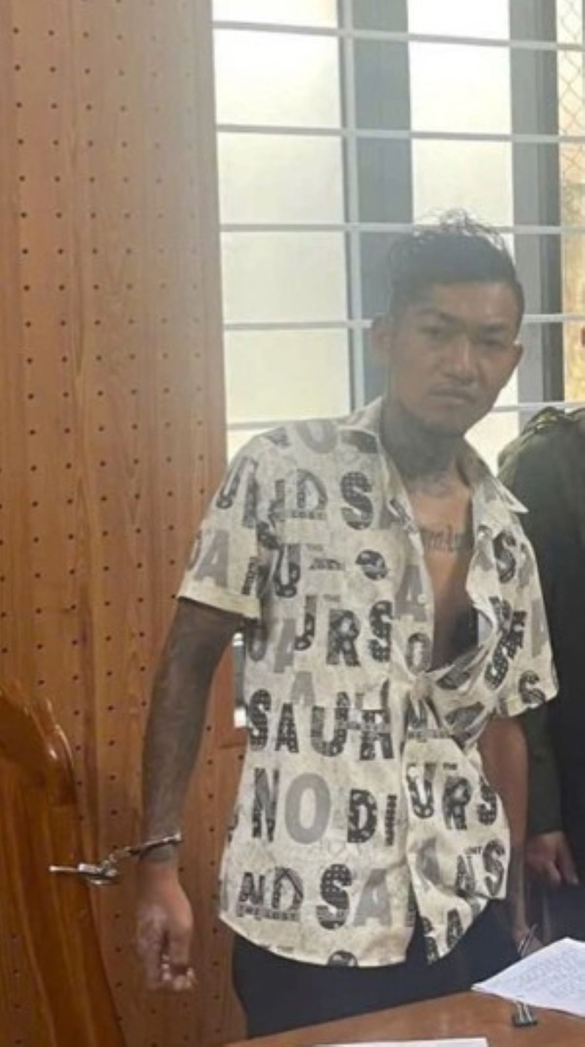 Đột nhập ph&ograve;ng trọ l&uacute;c rạng s&aacute;ng, kẻ lạ mặt kề dao uy hiếp nữ nạn nh&acirc;n để cướp t&agrave;i sản