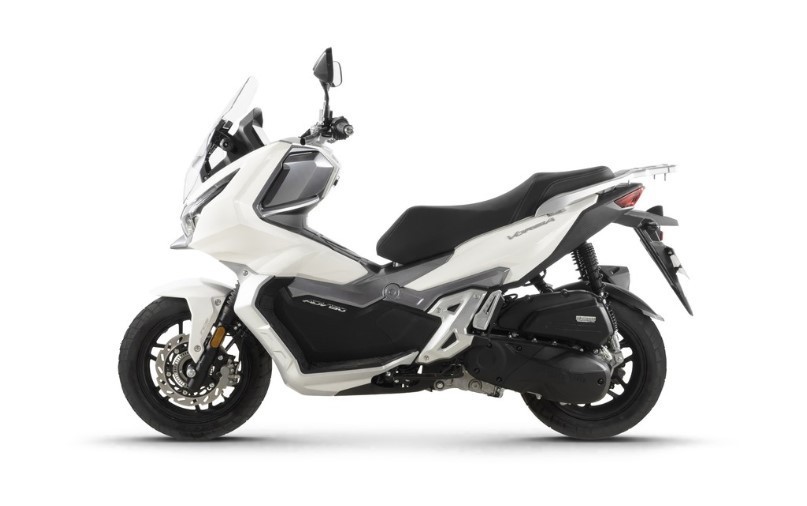 Tin xe hot 6/3: Đối thủ &lsquo;c&acirc;n sức c&acirc;n t&agrave;i&rsquo; với Honda SH 160 ch&iacute;nh thức ra mắt, gi&aacute; chỉ 41 triệu đồng ảnh 1