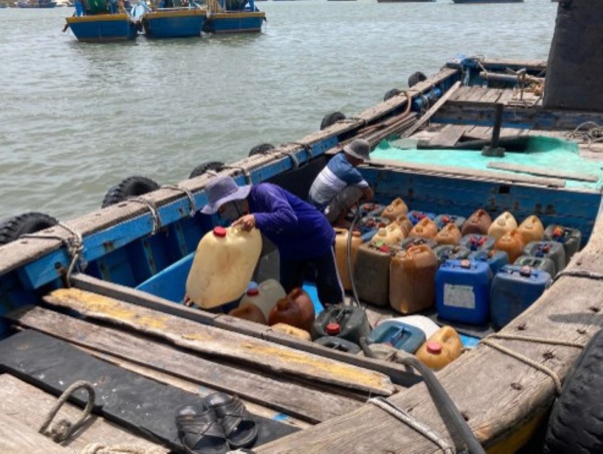 Gi&aacute; xăng dầu tăng khiến h&agrave;ng trăm lao động tại Đồng Nai đồng loạt \'đ&ograve;i ph&iacute;\', c&ocirc;ng ty họp khẩn
