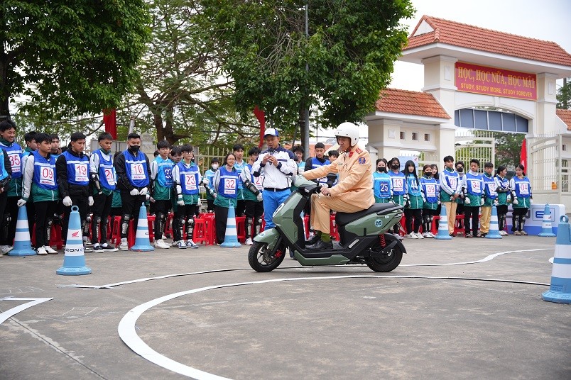 chuoi-chuong-trinh-dao-tao-mau-ky-nang-lai-xe-gan-may-an-toan-cho-hon-87-nghin-hoc-sinh-thptjpg-1772855197.JPG
