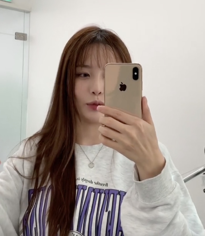 Chiếc iPhone d&ugrave; đ&atilde; \'cũ nhưng v&agrave;ng\', nhiều hot girl vẫn x&agrave;i, gi&aacute; 4 triệu, m&agrave;n lớn, tai thỏ!