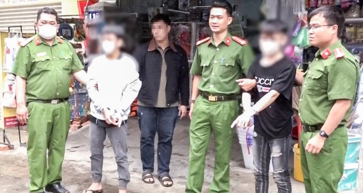 Lời khai của 2 nghi phạm cứa cổ người đ&agrave;n &ocirc;ng tr&ecirc;n vỉa h&egrave; ở Kh&aacute;nh H&ograve;a, đ&atilde; r&otilde; danh t&iacute;nh nạn nh&acirc;n